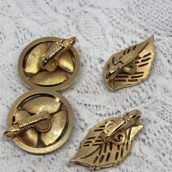 Bundle lot 2 vintage name brand clip on statement earrings gold tone costume - Picture 4 of 5